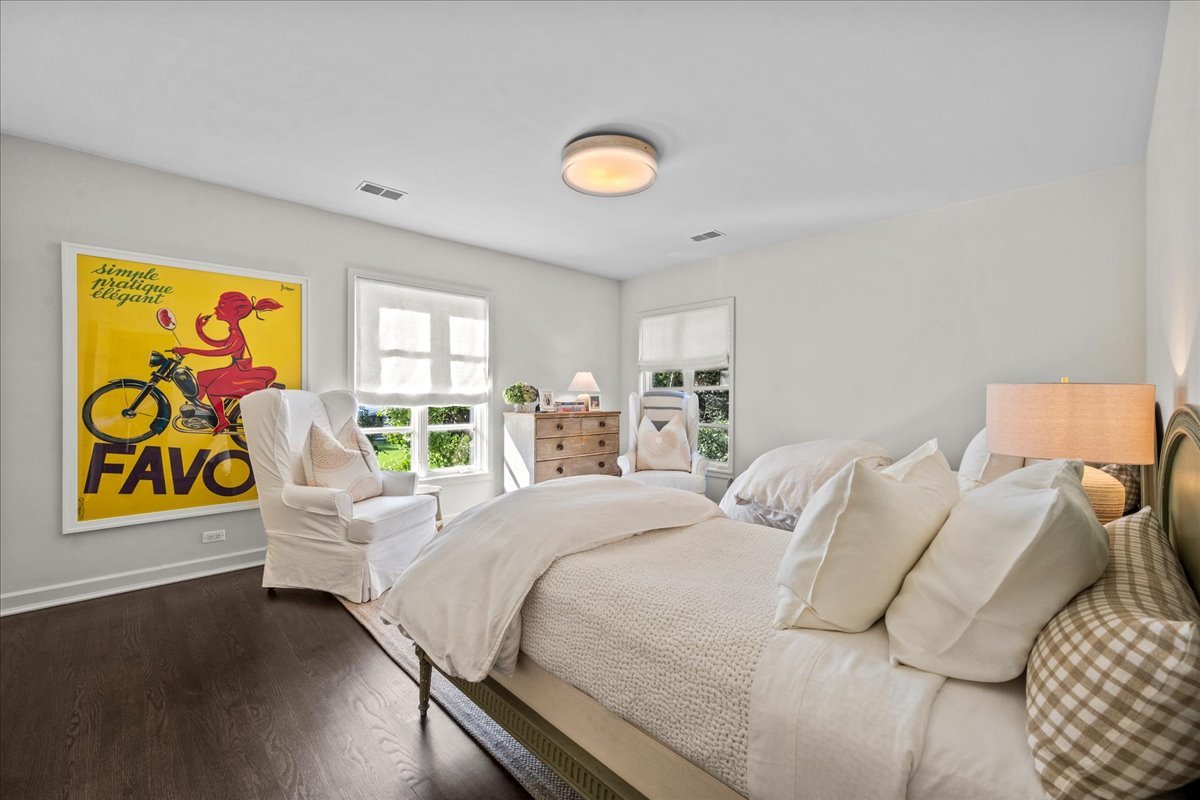 1106 Seneca Road Wilmette, IL 60091 - Photo 57 of 79 a bedroom with a bed and a couch