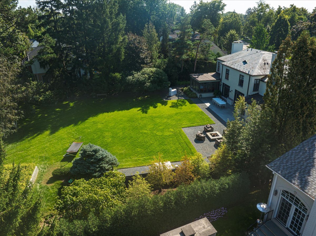 1106 Seneca Road Wilmette, IL 60091 - Photo 75 of 79 a view of a garden with a house