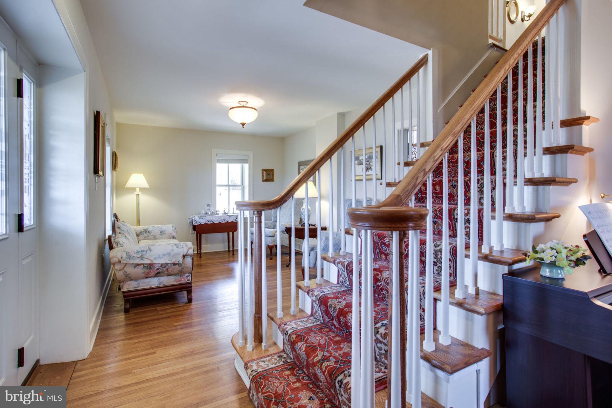 22905 Federal Lookout Road Smithsburg, MD 21783 - Photo 25 of 72 Gorgeous Staircase