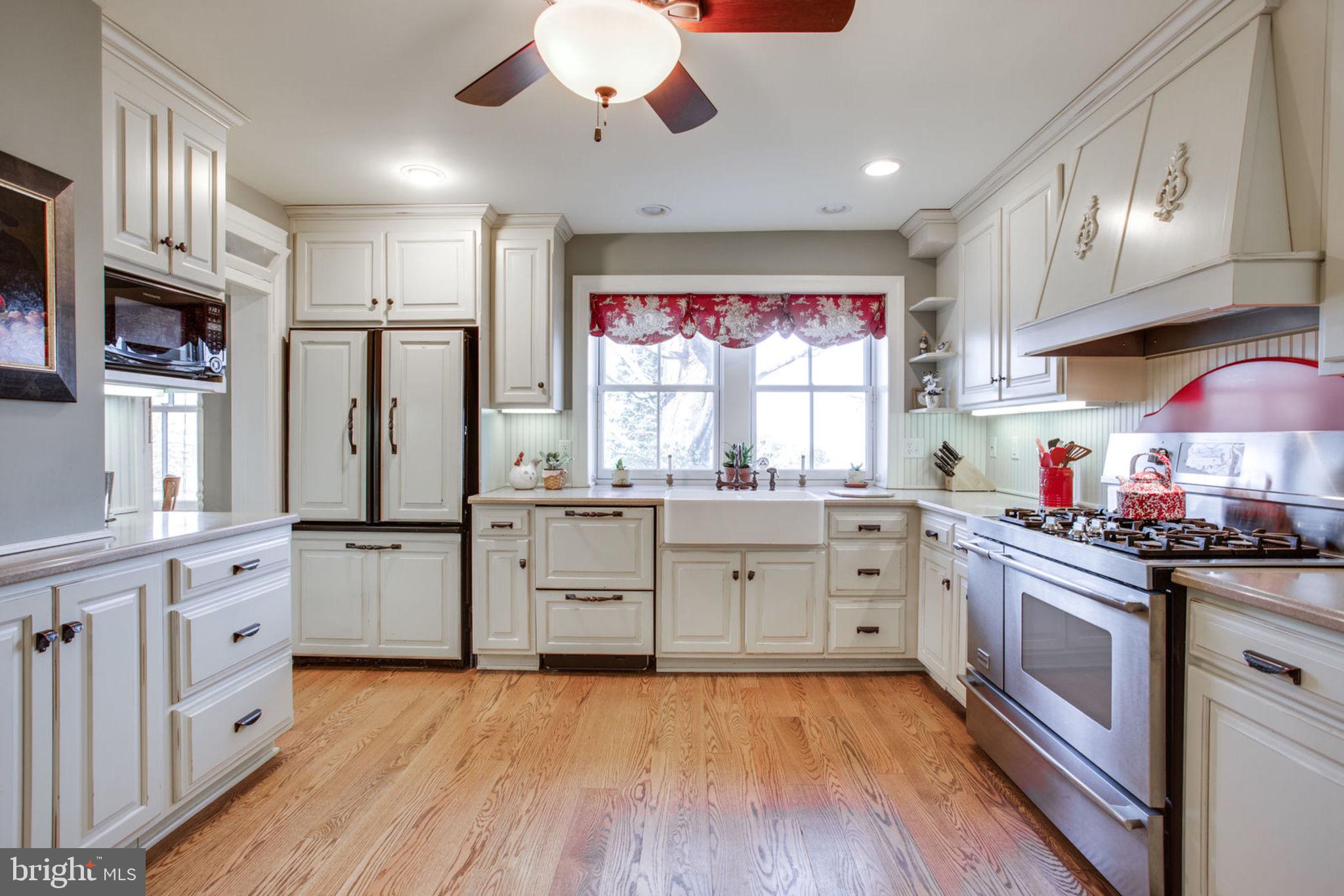 22905 Federal Lookout Road Smithsburg, MD 21783 - Photo 45 of 72 Gleaming floors