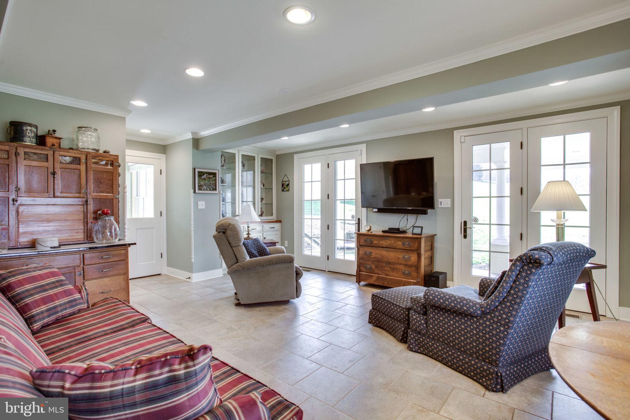 22905 Federal Lookout Road Smithsburg, MD 21783 - Photo 47 of 72 Family Room