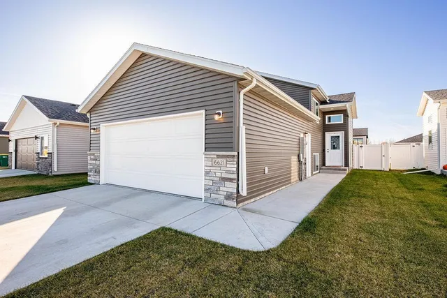 $282,800 | 6621 Thomas Street, Horace, ND 58047