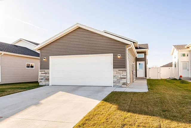 $282,800 | 6621 Thomas Street, Horace, ND 58047