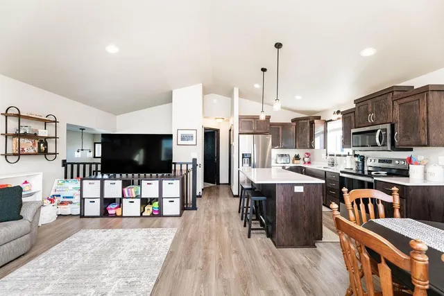 $282,800 | 6621 Thomas Street, Horace, ND 58047