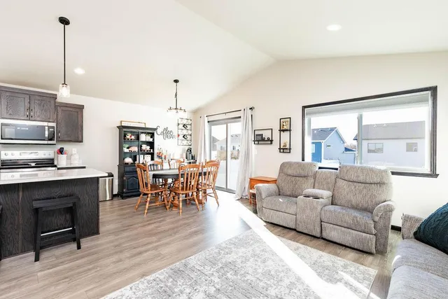 $282,800 | 6621 Thomas Street, Horace, ND 58047