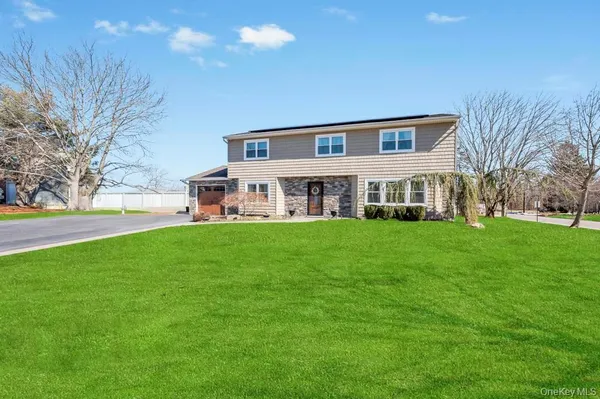 $650,000 | 21 Burwood Lane, Coram, NY 11727