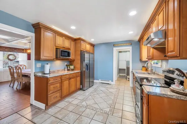 $650,000 | 21 Burwood Lane, Coram, NY 11727