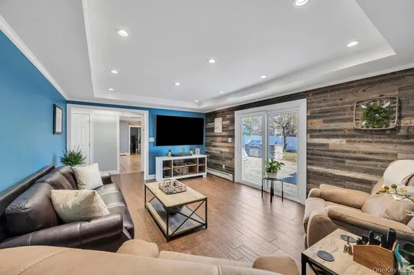 $650,000 | 21 Burwood Lane, Coram, NY 11727