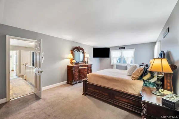 $650,000 | 21 Burwood Lane, Coram, NY 11727