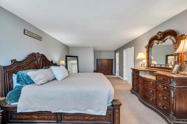 $650,000 | 21 Burwood Lane, Coram, NY 11727