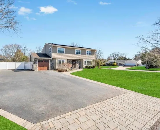 $650,000 | 21 Burwood Lane, Coram, NY 11727