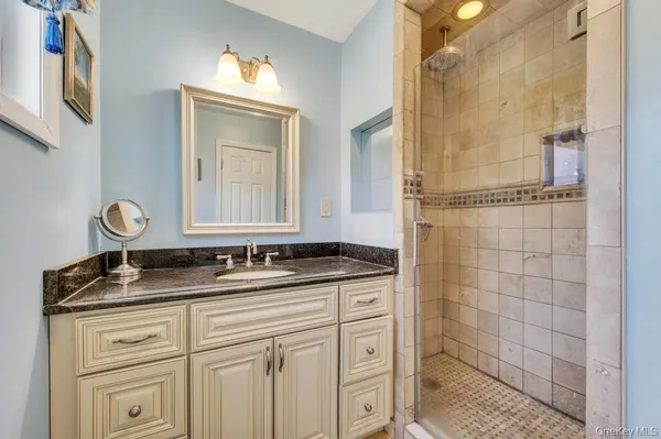 $650,000 | 21 Burwood Lane, Coram, NY 11727