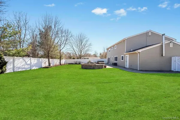 $650,000 | 21 Burwood Lane, Coram, NY 11727