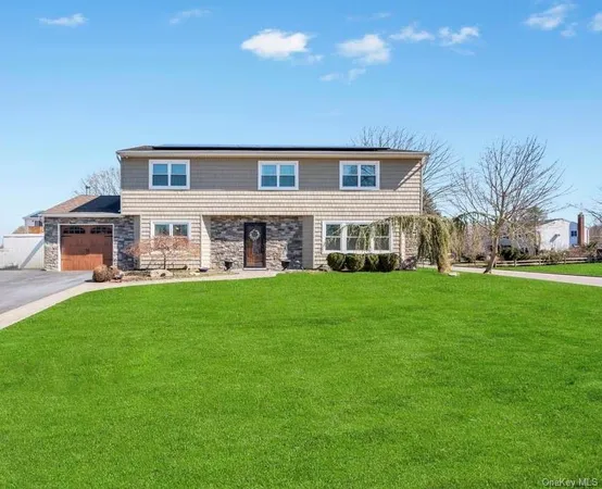 $650,000 | 21 Burwood Lane, Coram, NY 11727