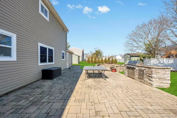 $650,000 | 21 Burwood Lane, Coram, NY 11727