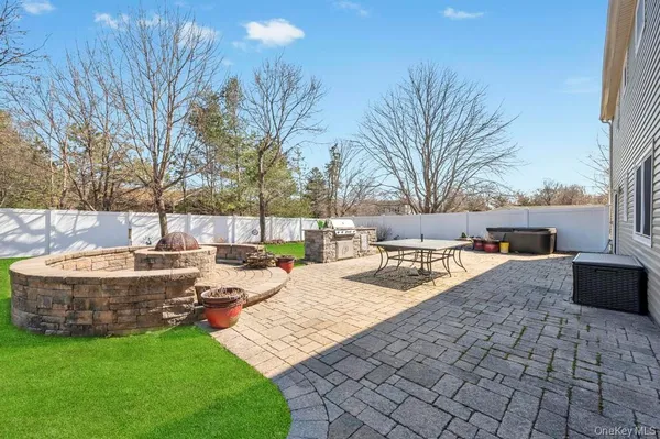 $650,000 | 21 Burwood Lane, Coram, NY 11727