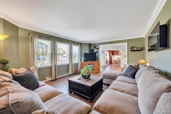 $650,000 | 21 Burwood Lane, Coram, NY 11727