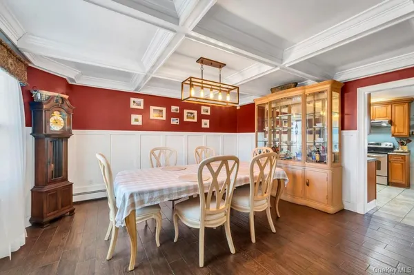 $650,000 | 21 Burwood Lane, Coram, NY 11727