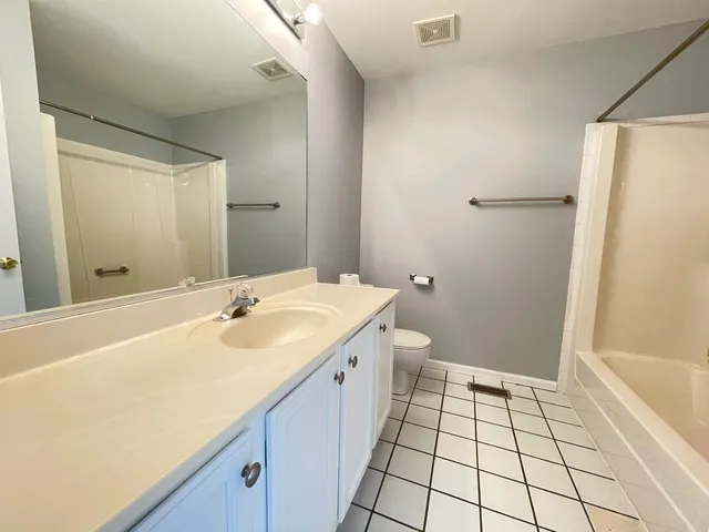 $2,600 | 3186 Anton Drive, Unit 3186, Aurora, IL 60504