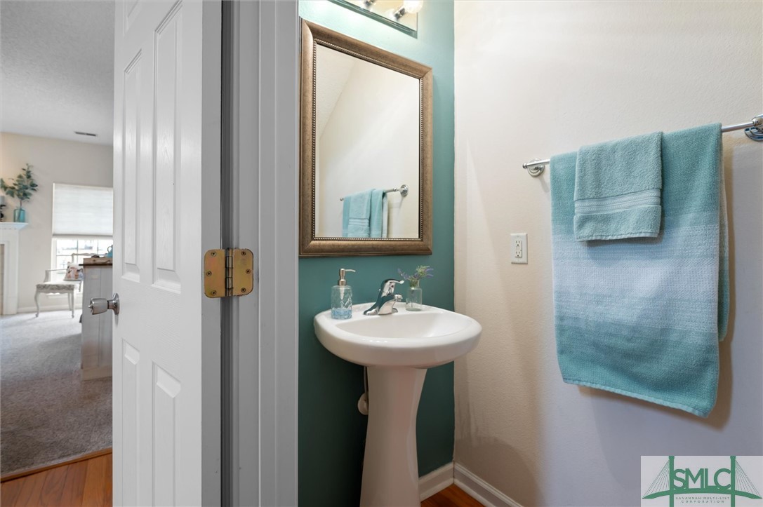 22 Travertine Circle Savannah, GA 31419 - Photo 10 of 36 Main level powder room for your guests.