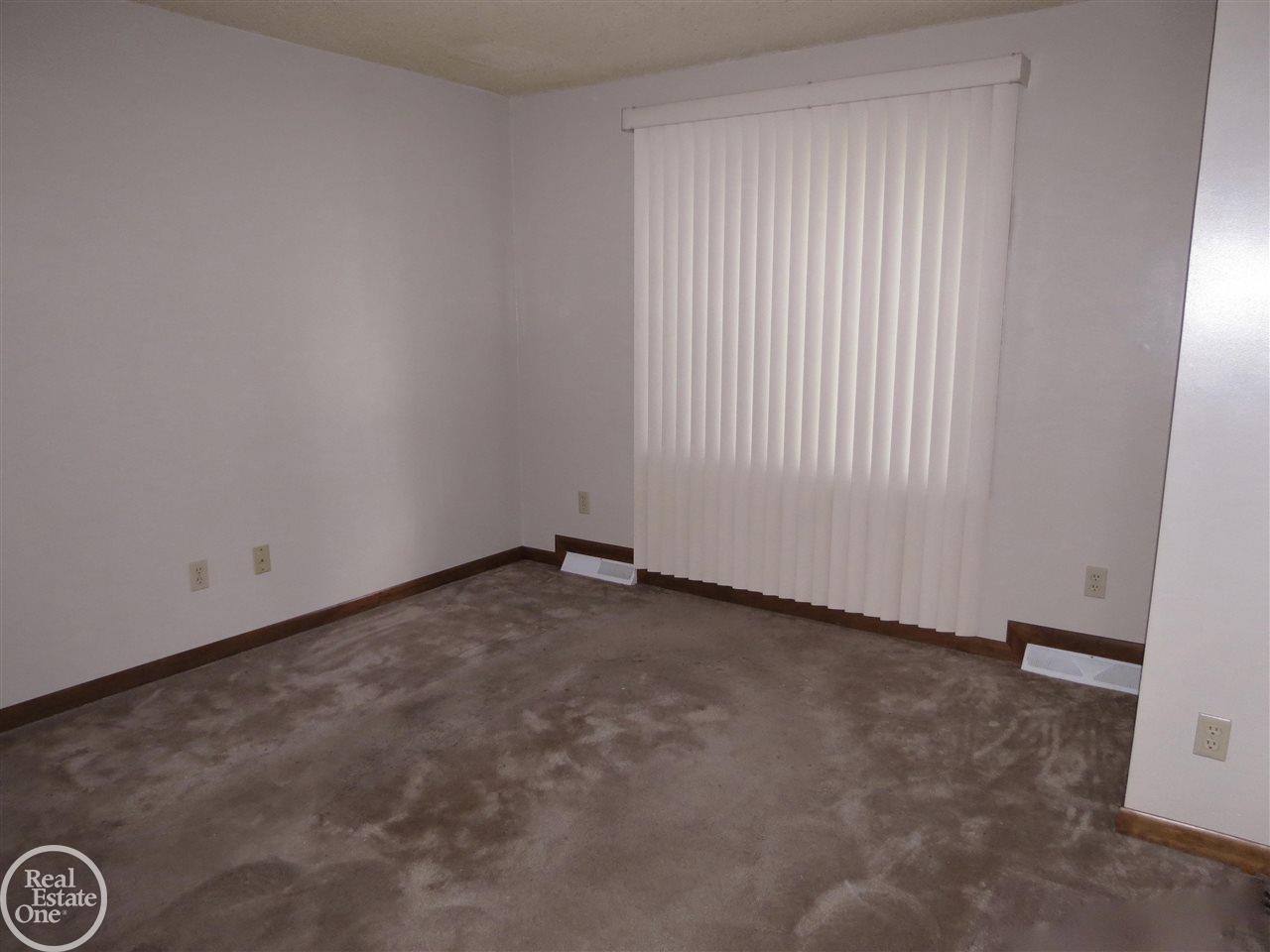 3530 Alida Avenue Rochester, MI 48309 - Photo 19 of 55 50053248-22.JPG