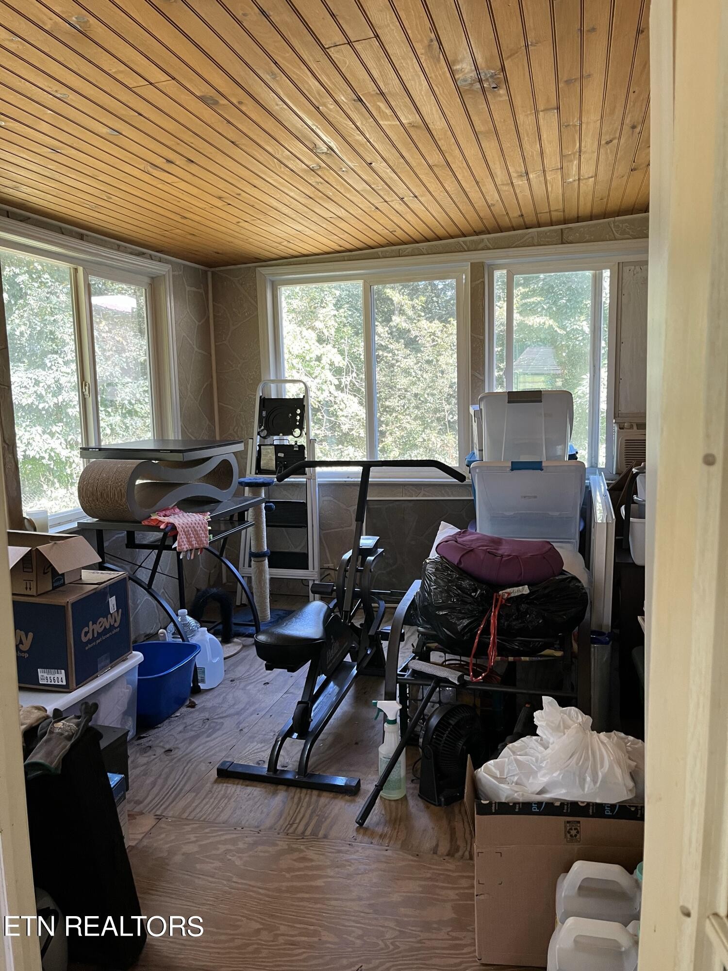 340 Brakebill Road Vonore, TN 37885 - Photo 8 of 33 a room with gym equipment and a large window