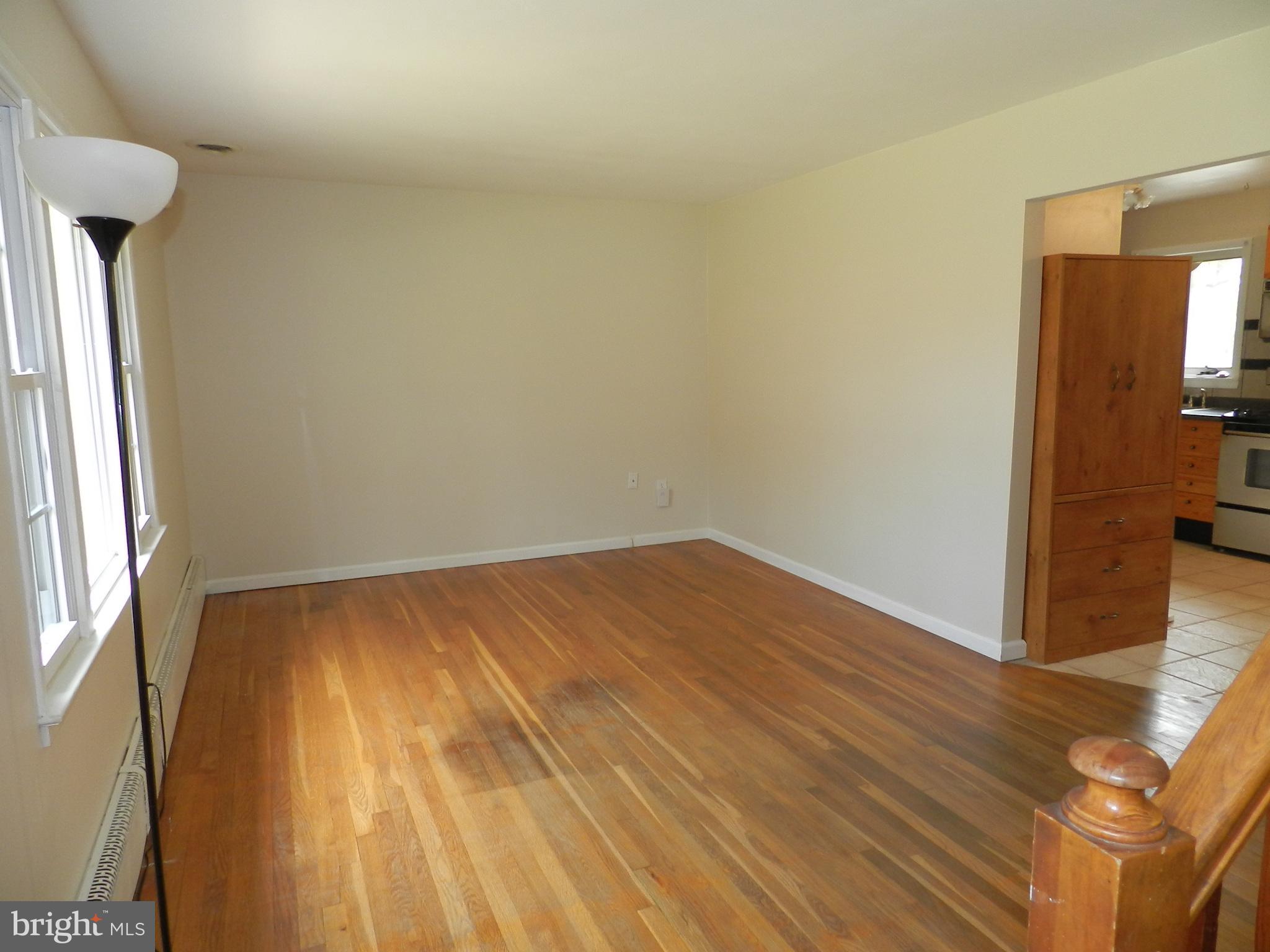 1603 Horner Road Woodbridge, VA 22191 - Photo 3 of 29 Living Room