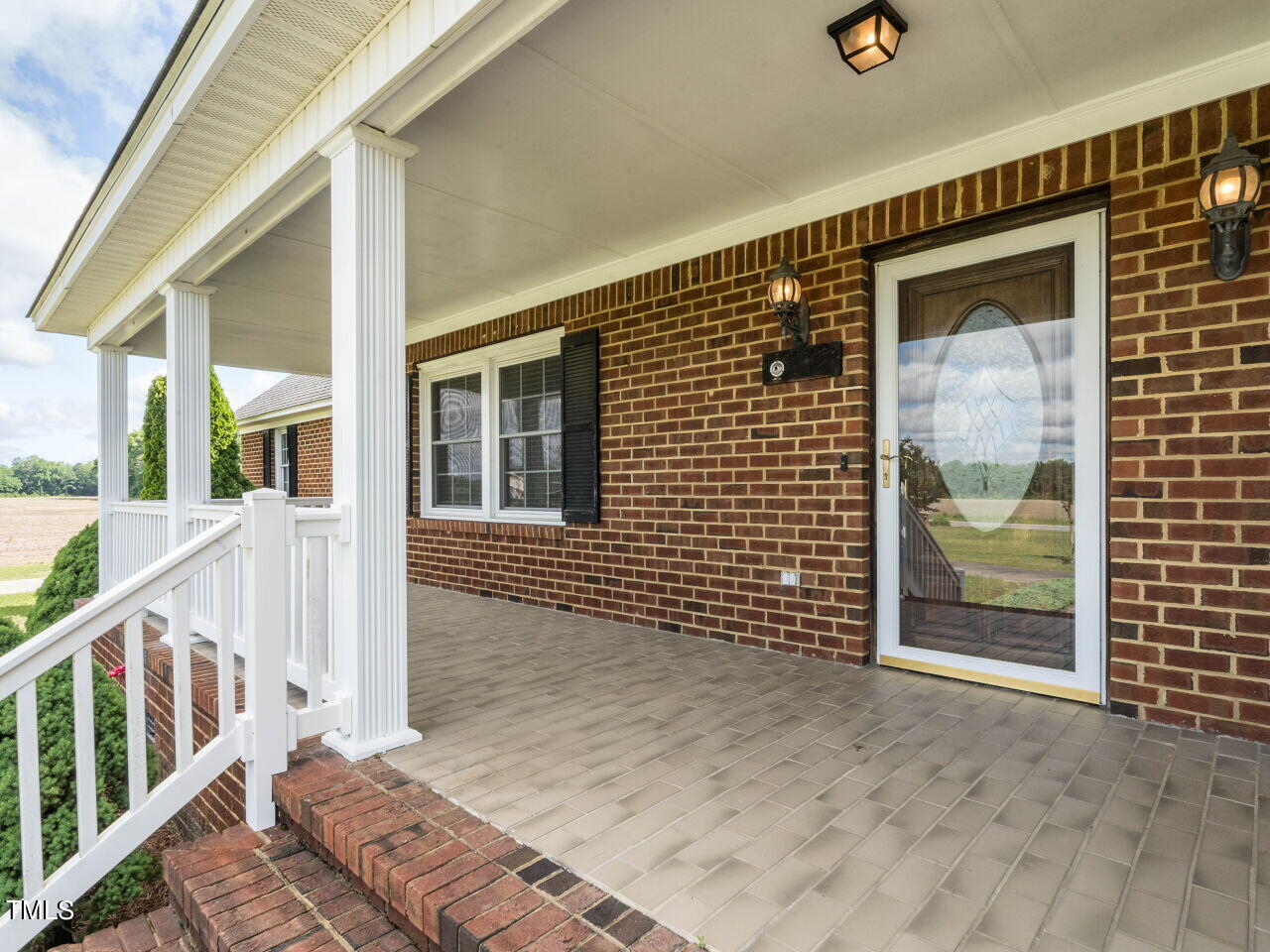 003-1280x960-covered-front-porch