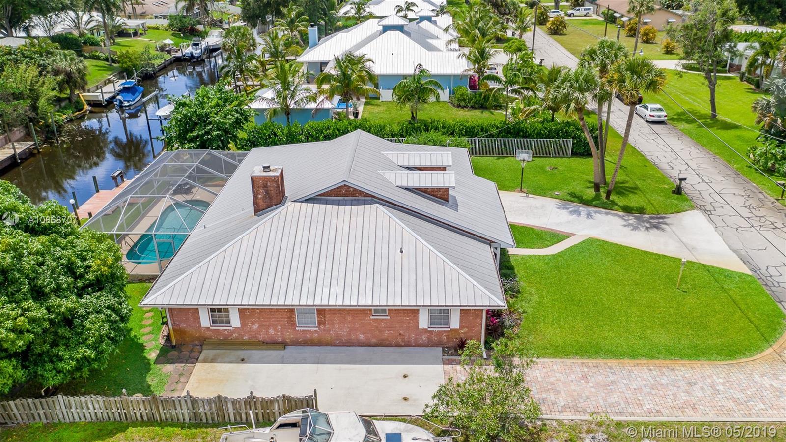 390 Southwest Harbor Street Stuart, FL 34997 - Photo 1 of 17 Gallery Image 1