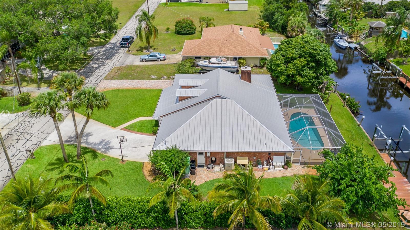 390 Southwest Harbor Street Stuart, FL 34997 - Photo 2 of 17 Gallery Image 2