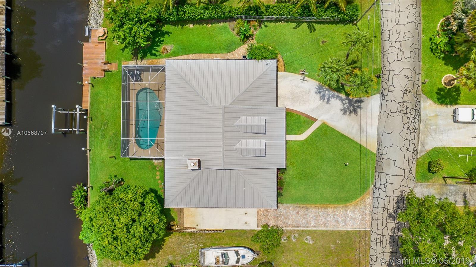390 Southwest Harbor Street Stuart, FL 34997 - Photo 3 of 17 Gallery Image 3