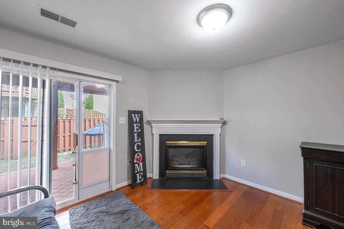 9233 Lorton Valley Road Lorton, VA 22079 - Photo 11 of 43 Family room