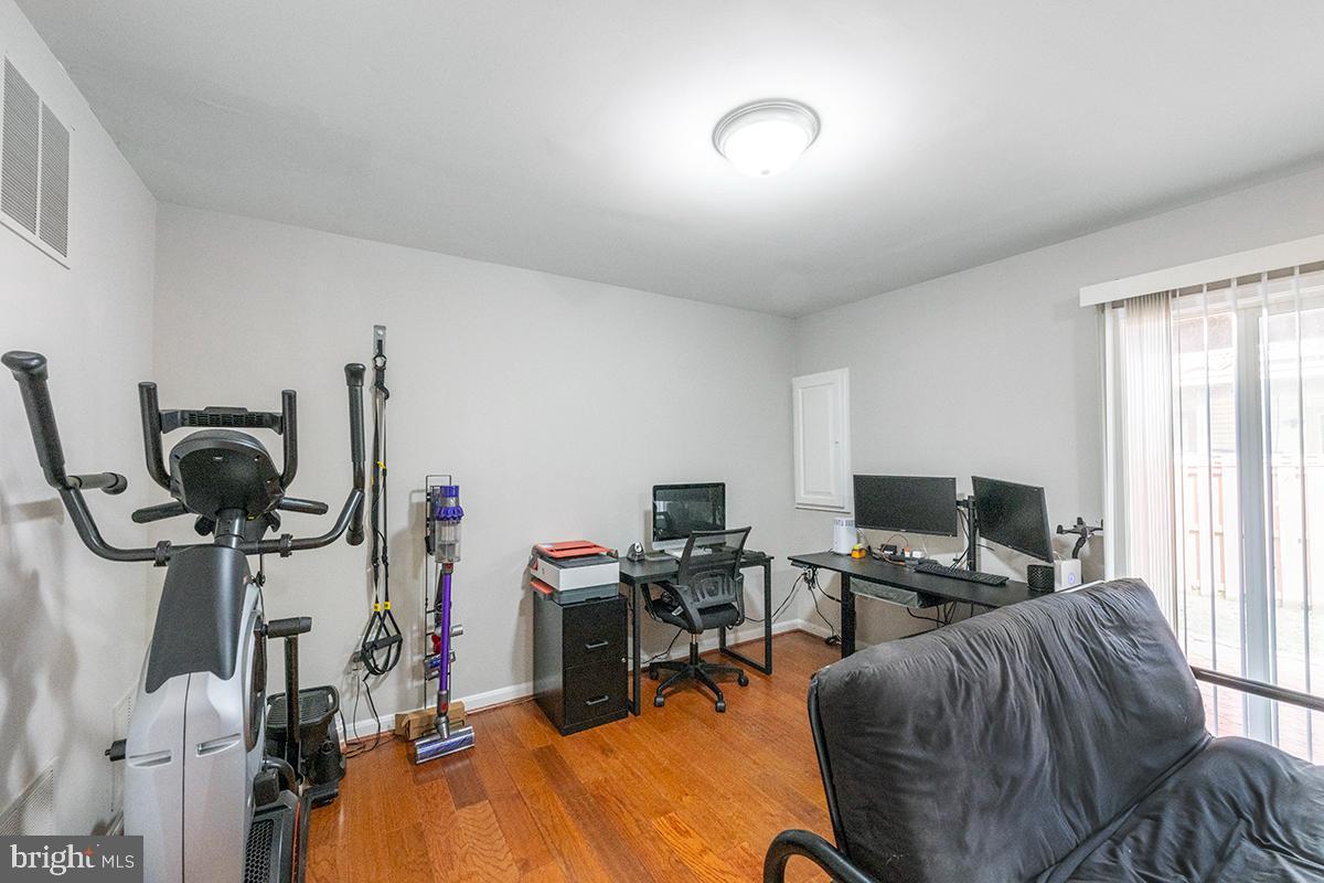 9233 Lorton Valley Road Lorton, VA 22079 - Photo 12 of 43 Family room
