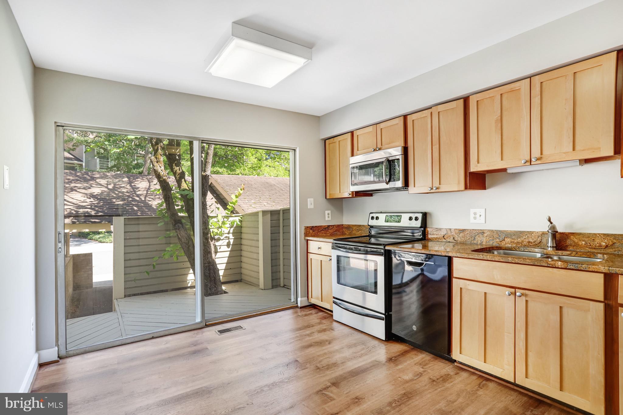 1953 Lakeport Way Reston, VA 20191 - Photo 14 of 59 Sliging glass doors to front patio