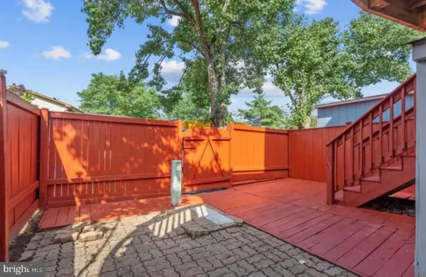 $1,800 | 5501 Woodlawn Manor Court, Alexandria, VA 22309