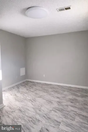 $1,800 | 5501 Woodlawn Manor Court, Alexandria, VA 22309