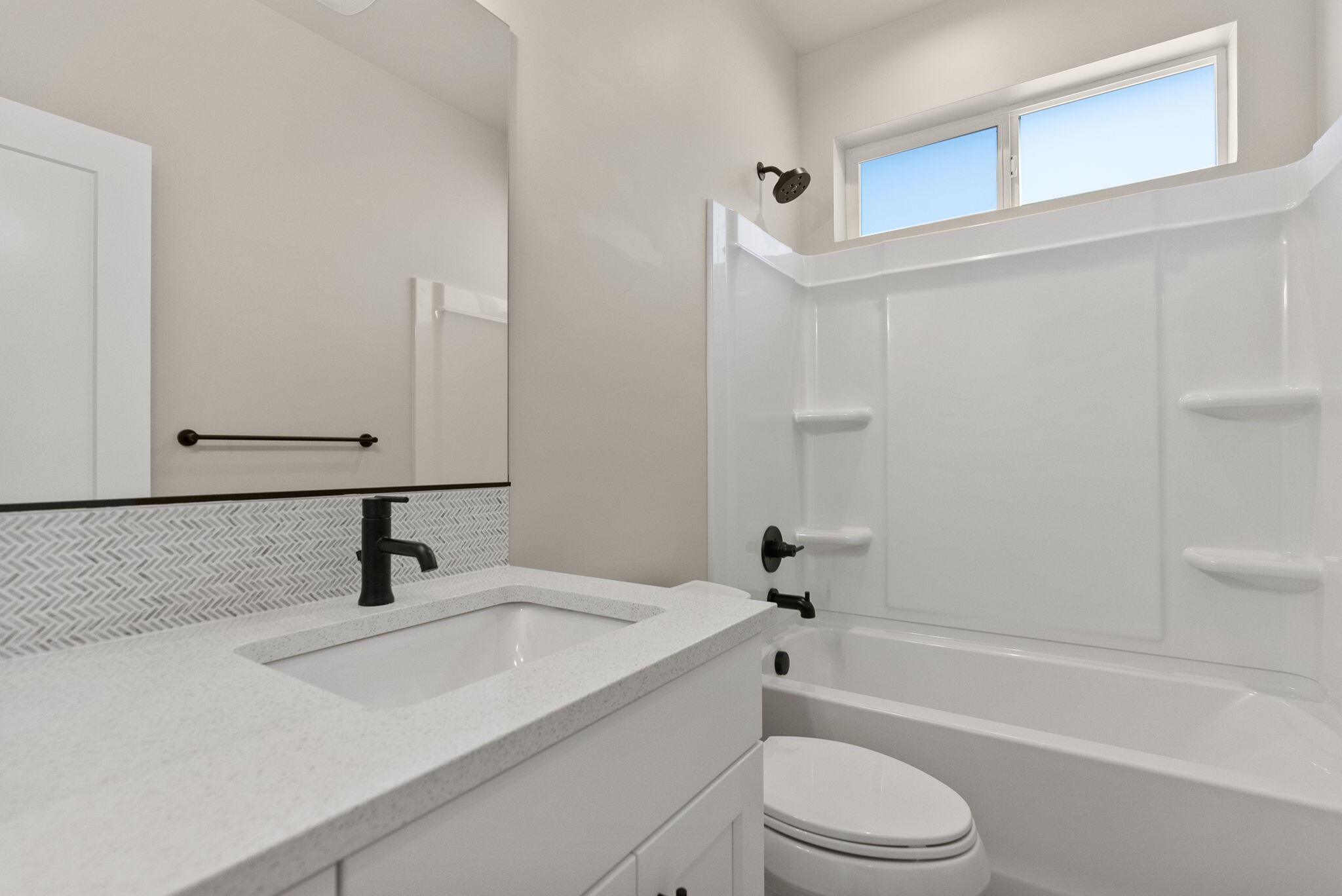 3859 Northeast Oakside Loop Bend, OR 97701 - Photo 22 of 51 2nd Bath
