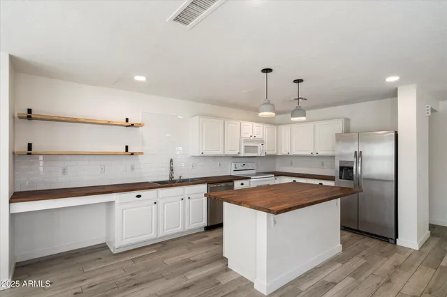 an aerial view of residential house with outdoor space and lake view