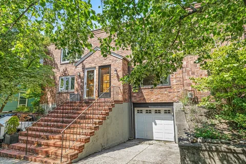 $1,549,000 | 15 Kent Square, Unit 15, Brookline, MA 02446