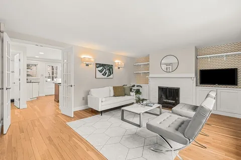 $1,549,000 | 15 Kent Square, Unit 15, Brookline, MA 02446