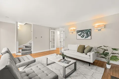 $1,549,000 | 15 Kent Square, Unit 15, Brookline, MA 02446