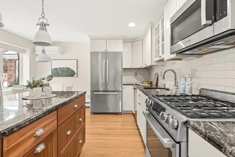 $1,549,000 | 15 Kent Square, Unit 15, Brookline, MA 02446