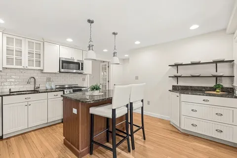 $1,549,000 | 15 Kent Square, Unit 15, Brookline, MA 02446