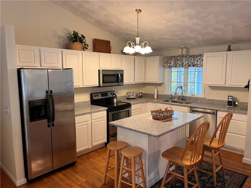 2 Fairlawn Way Lincoln, RI 02865 - Photo 4 of 11