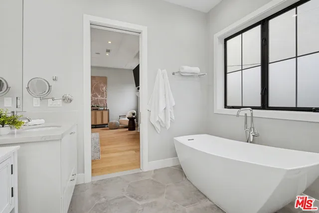 $3,495,000 | 1000 Indiana Court, Venice, CA 90291