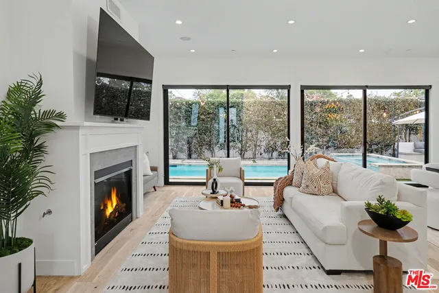 $3,495,000 | 1000 Indiana Court, Venice, CA 90291