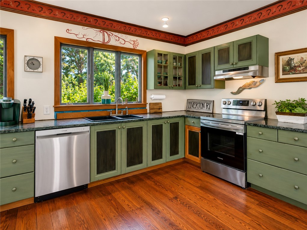 219 Nanaquaket Road Tiverton, RI 02878 - Photo 19 of 50