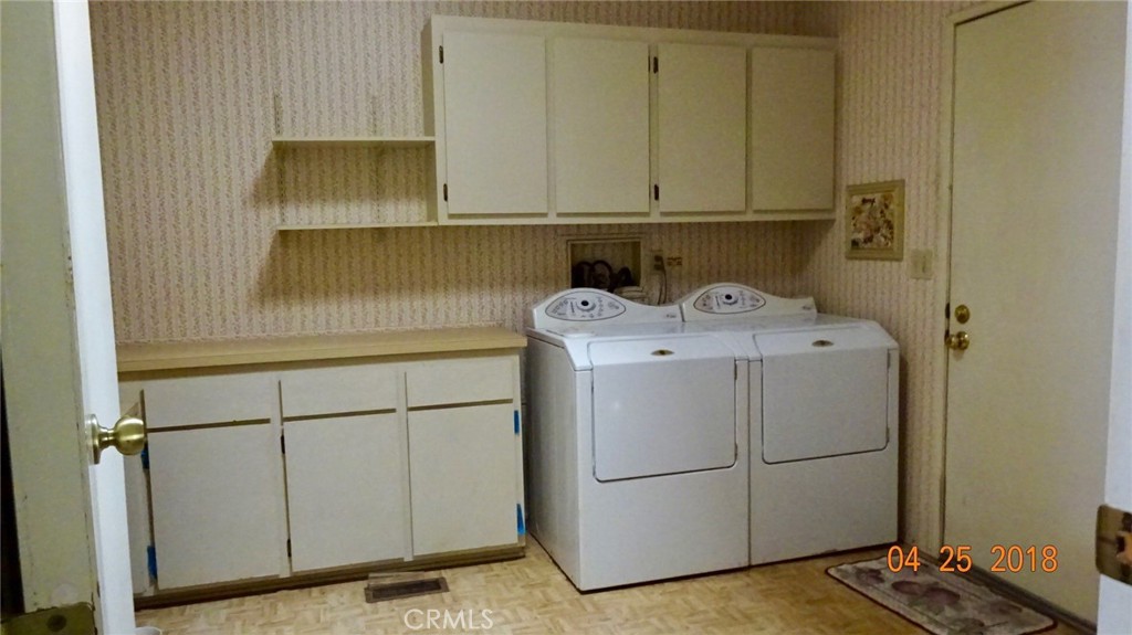 954 Bluejay Drive Santa Maria, CA 93455 - Photo 15 of 22 a utility room with dryer and washer
