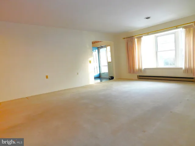a view of empty room with window
