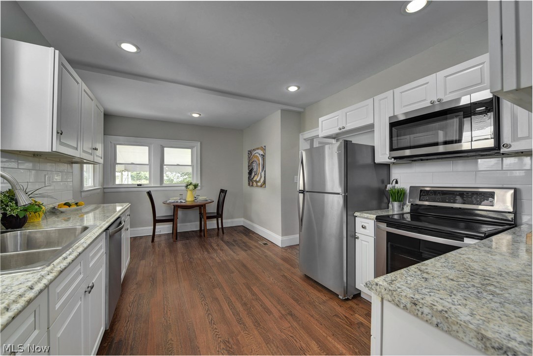 3139 Yorkshire Road Cleveland, OH 44118 - Photo 4 of 30 Gallery Image 4